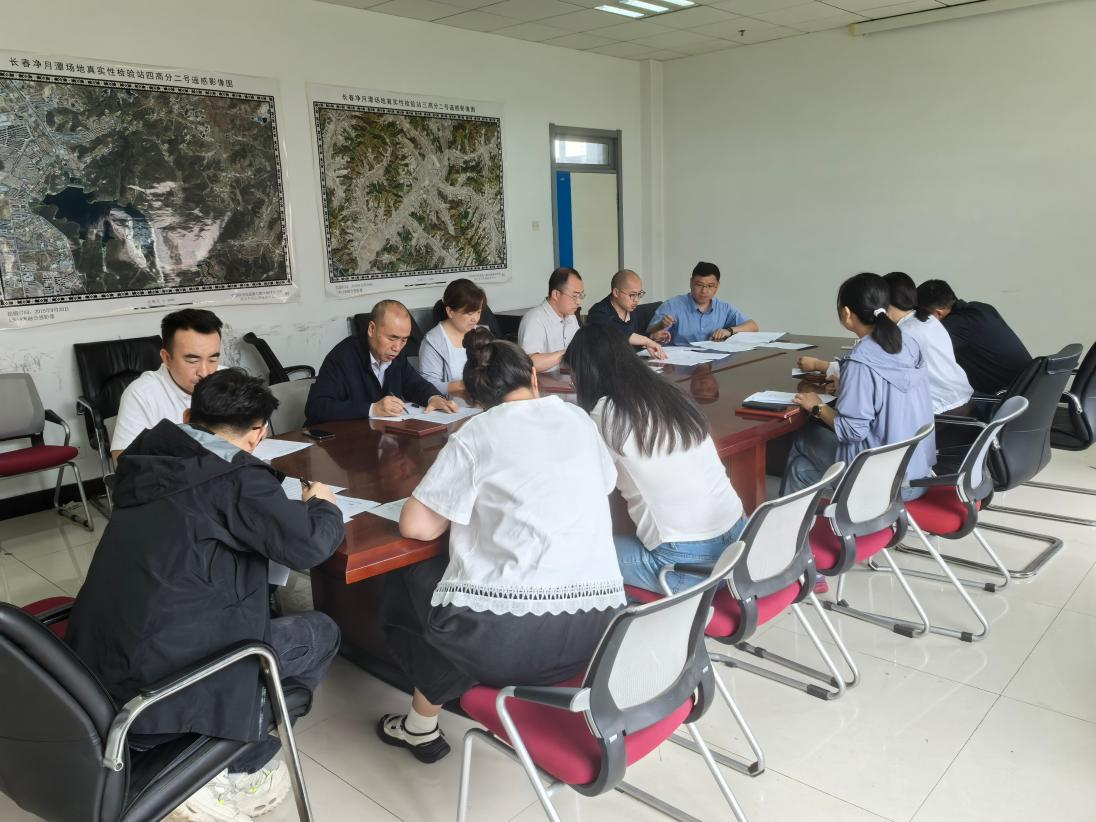 区域党支部开展党课学习暨“两优一先”评选